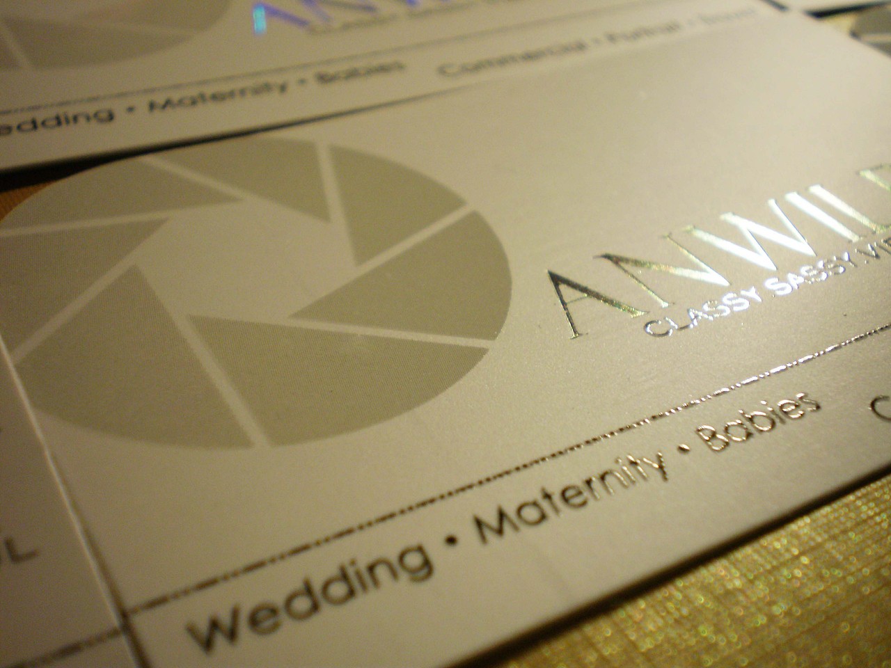 名片设计印刷 后加工艺 uv 模切 烫镭射金 by 万奇包装·设计