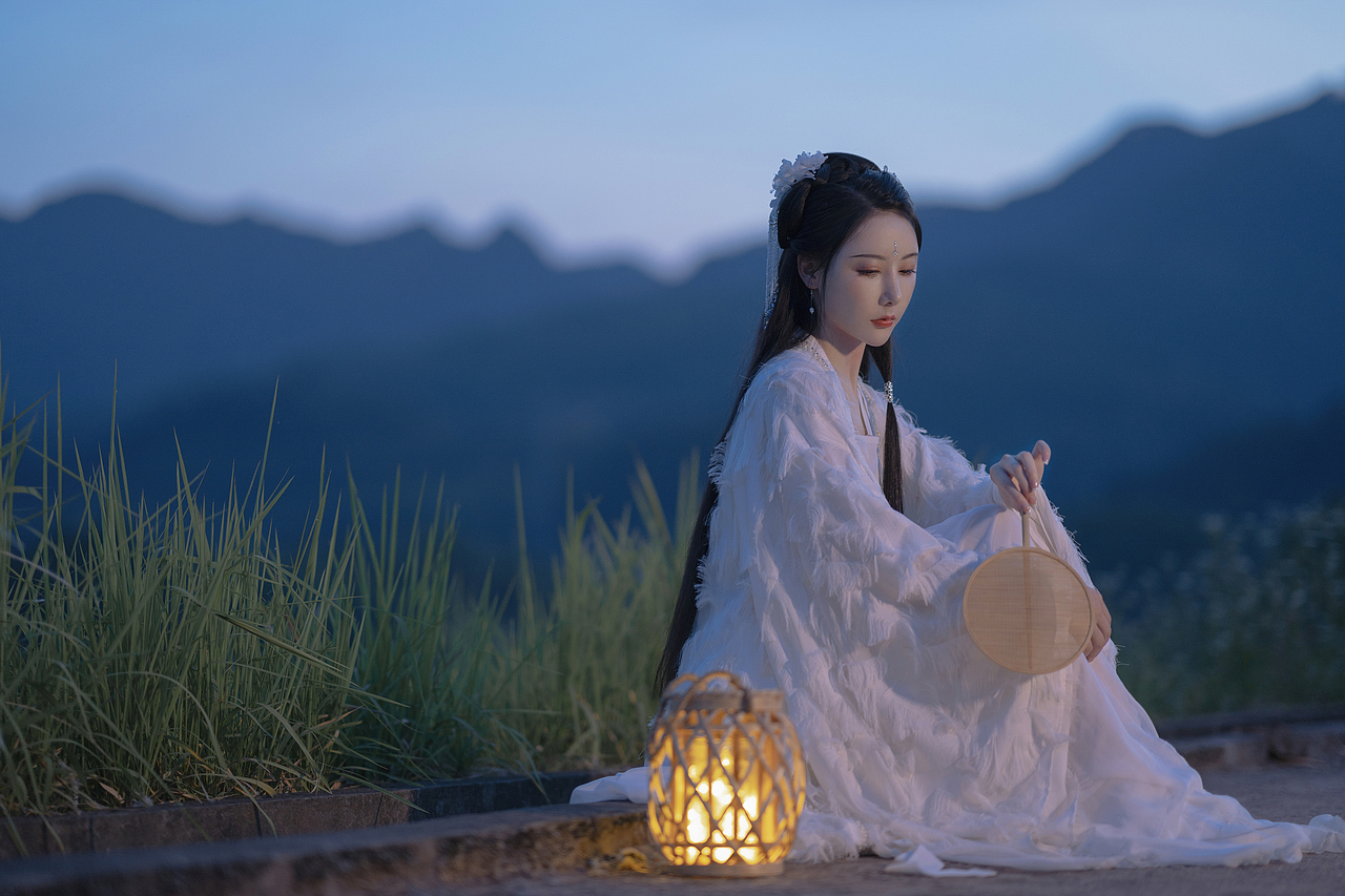 我本将心向明月 奈何明月照沟渠（图ZMjc1NTA0NjQ0） - 人像摄影 - 站酷设计师忱瑾子原创素材 - 站酷ZCOOL