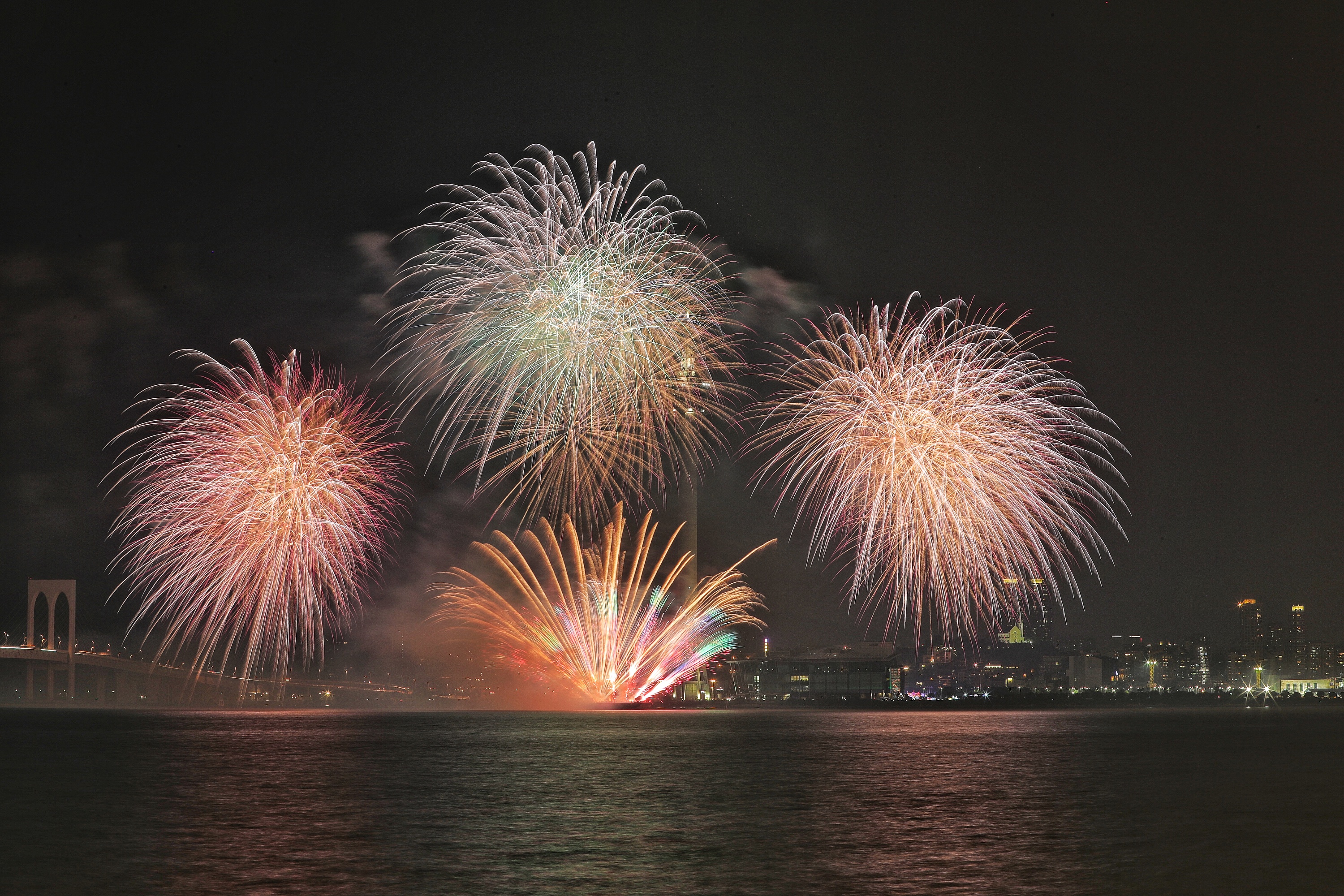 烟花|摄影|环境/建筑|ricky伟祺leung - 原创作品 - 站酷 (zcool)