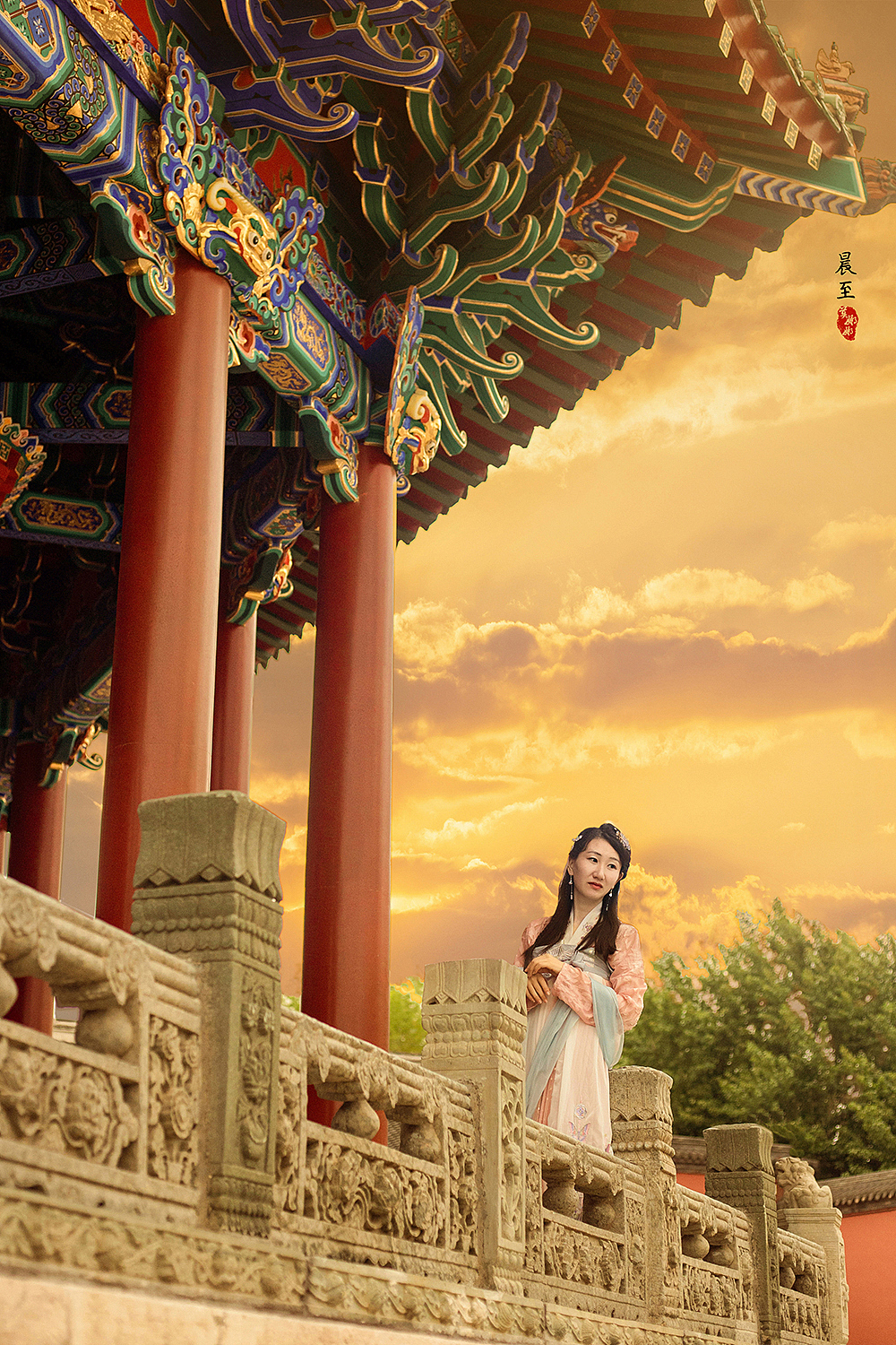 琥珀色的黄昏下，是缱绻的时光和你