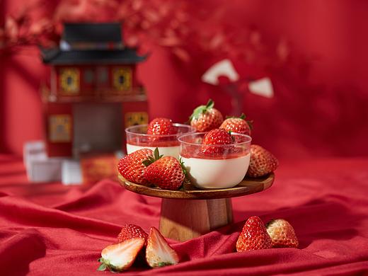 中国风的草莓布丁