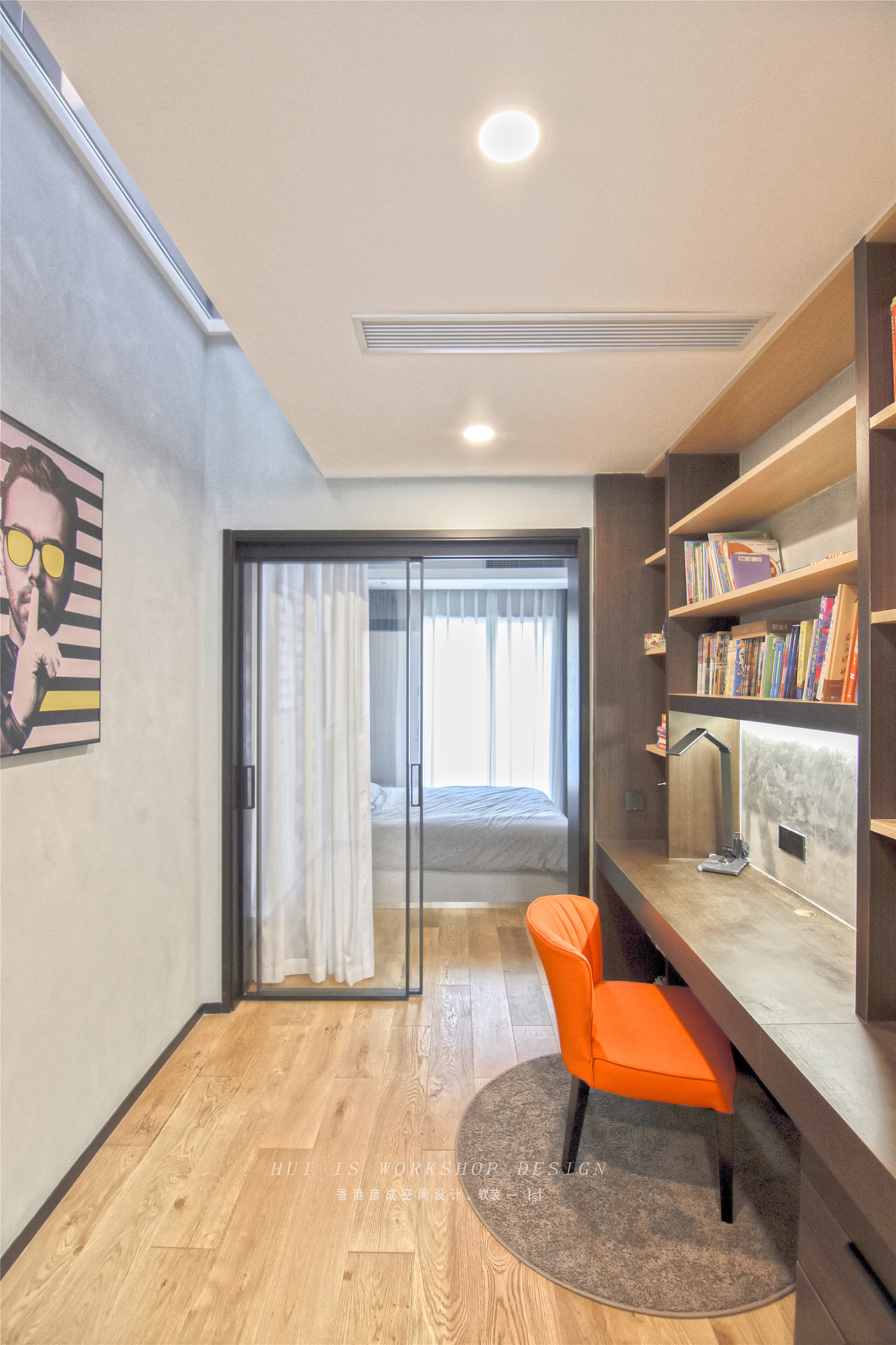 书房看向套房的另一角度