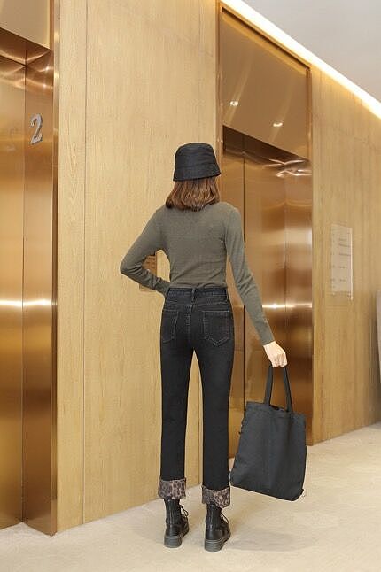 电商摄影服装拍摄模特网拍时尚牛仔裤拍照女装拍摄图片（图ZMjQwNDA0OTE2） - 产品摄影 - 站酷设计师广州集映视觉摄影原创素材 - 站酷ZCOOL