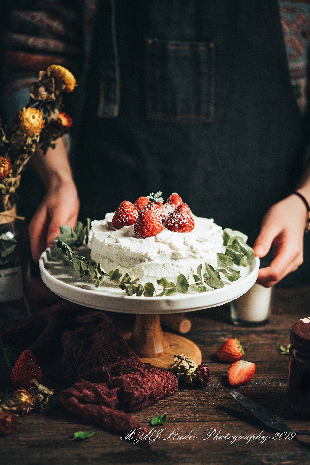 草莓生日蛋糕美食摄影