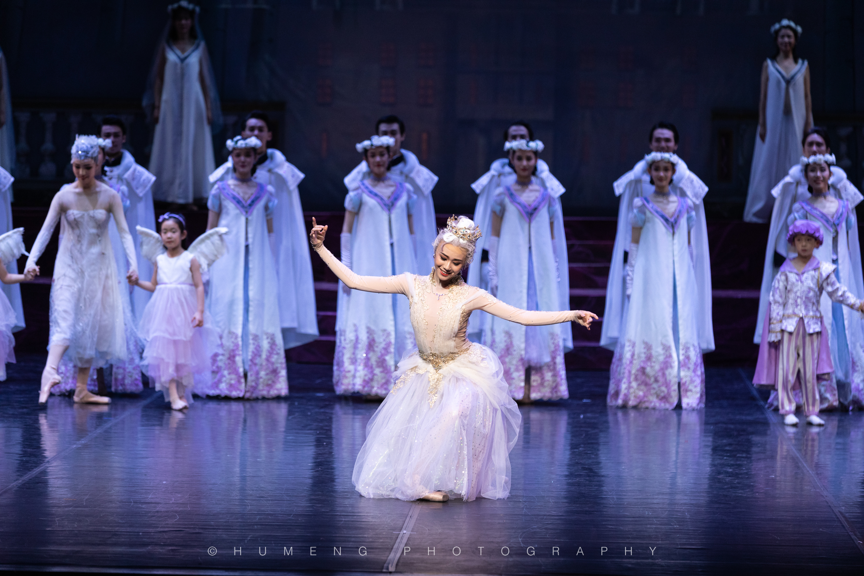 芭蕾舞演员谢幕的姿势图片