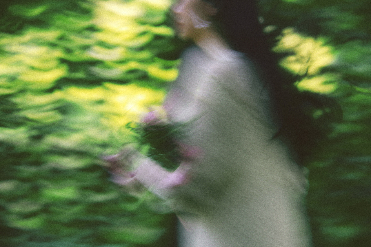 寡言的人，也会在心里留一束花和一片林海