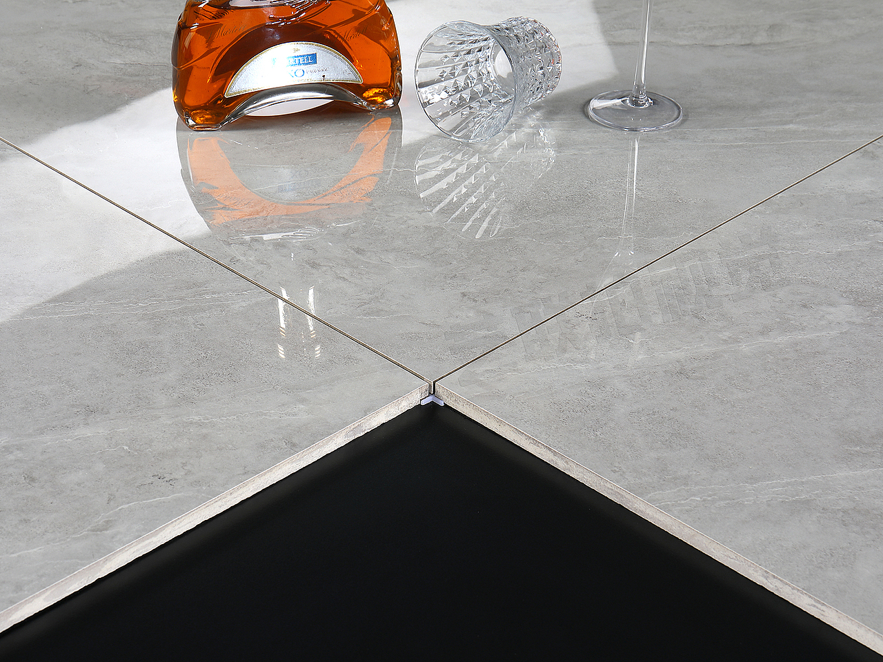 一组负离子通体大理石瓷砖拍摄