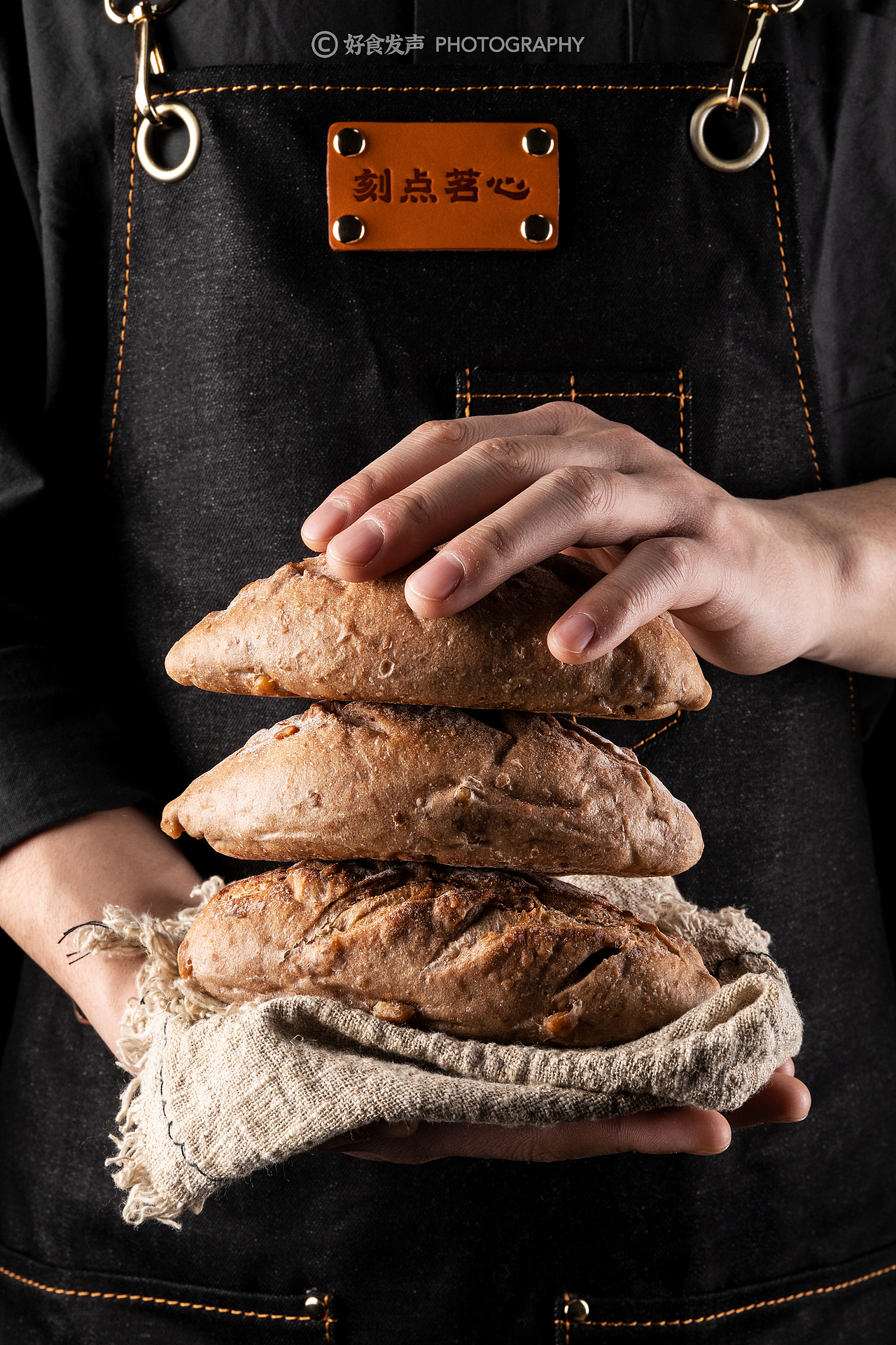 一组暗调风格的面包制作过程拍摄 | 面包摄影