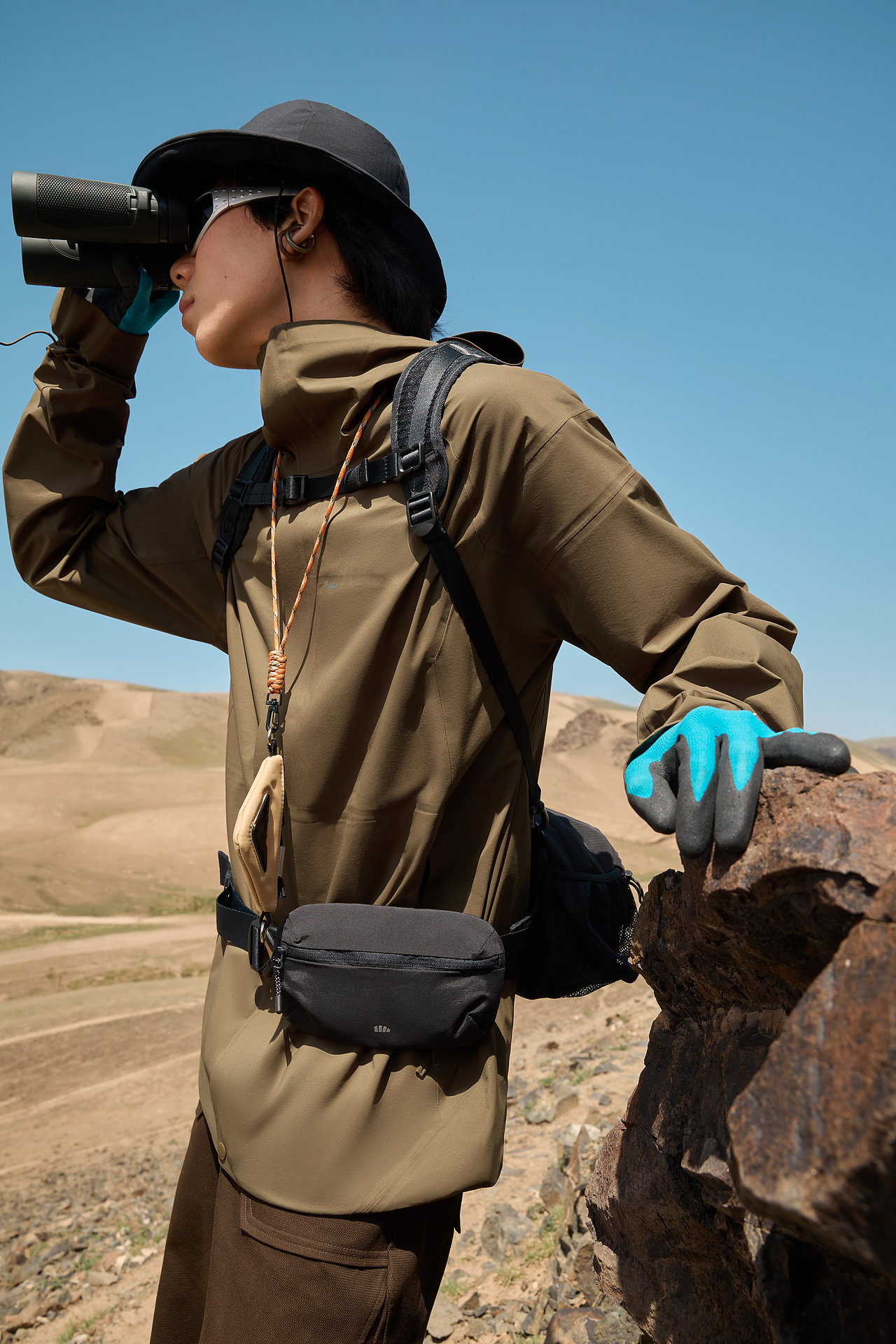 冲锋衣模特图修图案例（图ZMzY1NTY2OTIw） - 修图/后期 - 站酷设计师修图师汪哲原创素材 - 站酷ZCOOL