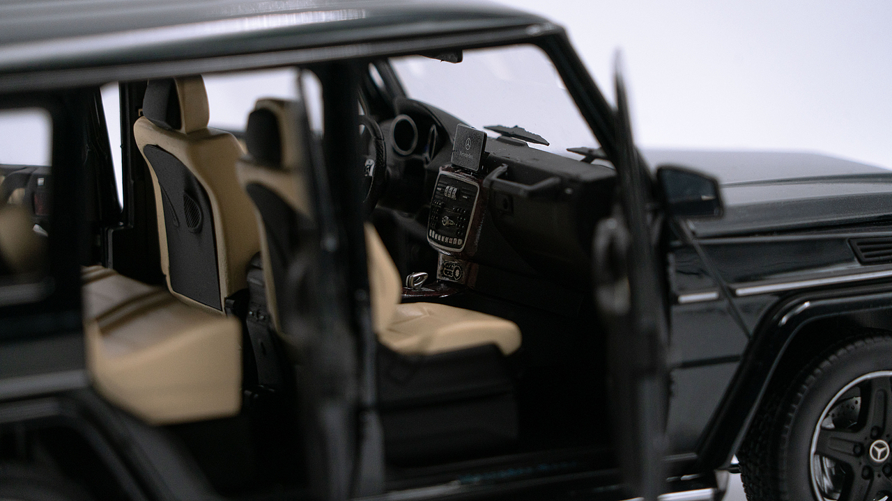 Mercedes-Benz G500 W463 1:18 iScale
