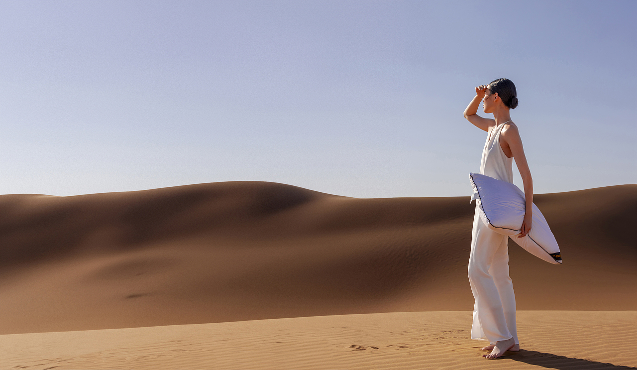 羽绒被和沙漠（图ZMzQ0NzU2MDQ4） - 产品摄影 - 站酷设计师曹训创意视觉原创素材 - 站酷ZCOOL