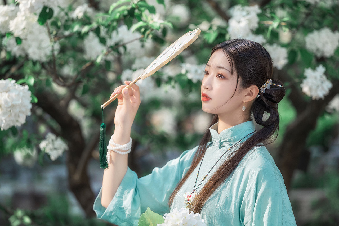 伊人与绣球（图ZMzEzMzcyODMy） - 人像摄影 - 站酷设计师糊涂仙人LEO原创素材 - 站酷ZCOOL