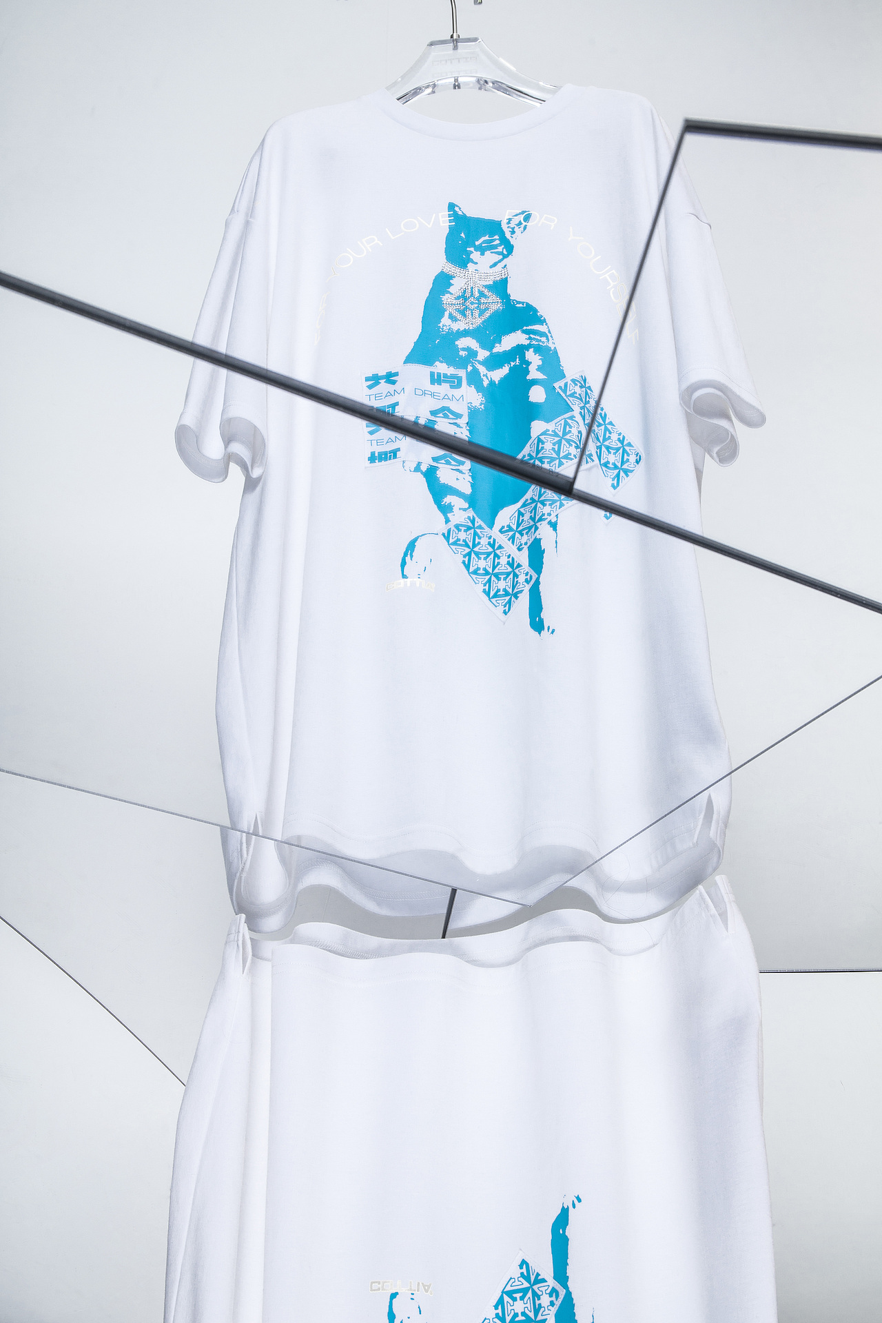 倒影 镜面 电商服装静物拍摄摄影（图ZMzE0NTUzMzMy） - 时尚/艺术摄影 - 站酷设计师xuelia原创素材 - 站酷ZCOOL