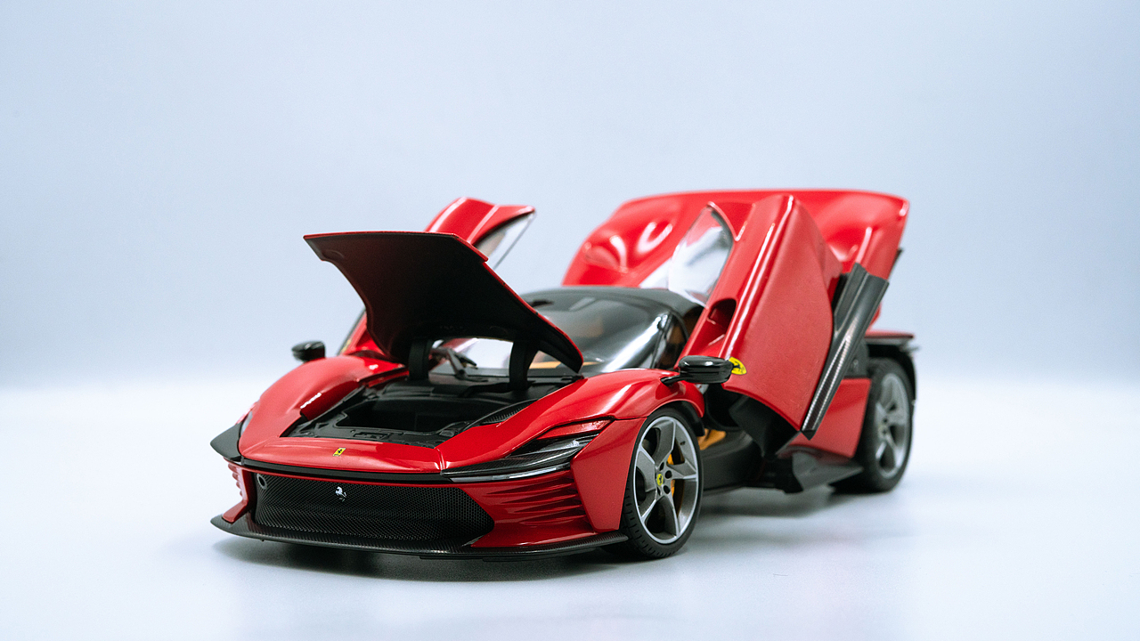 法拉利Daytona SP3 1:18 burago