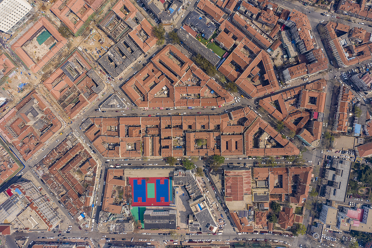 影像表达城市变迁中的传承与共生——以青岛里院为例