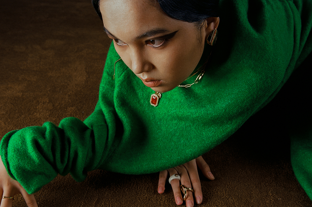 关于“我们”— ABOUT US