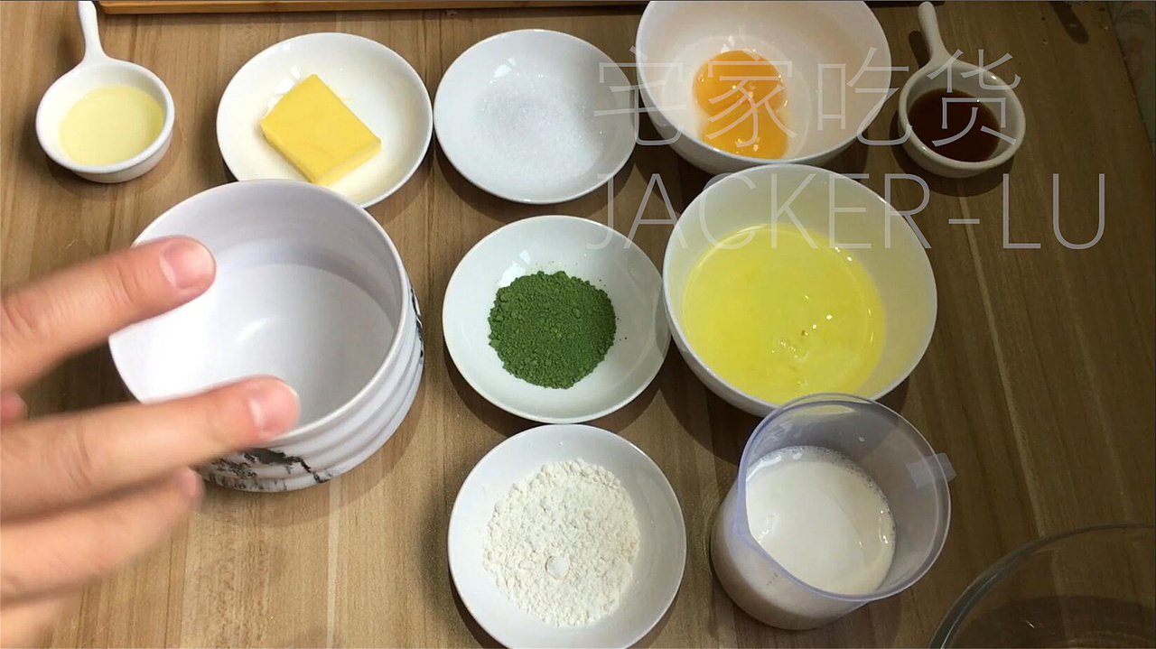 抹茶舒芙蕾,清幽与浓郁交相辉映,让人不禁心驰神往。