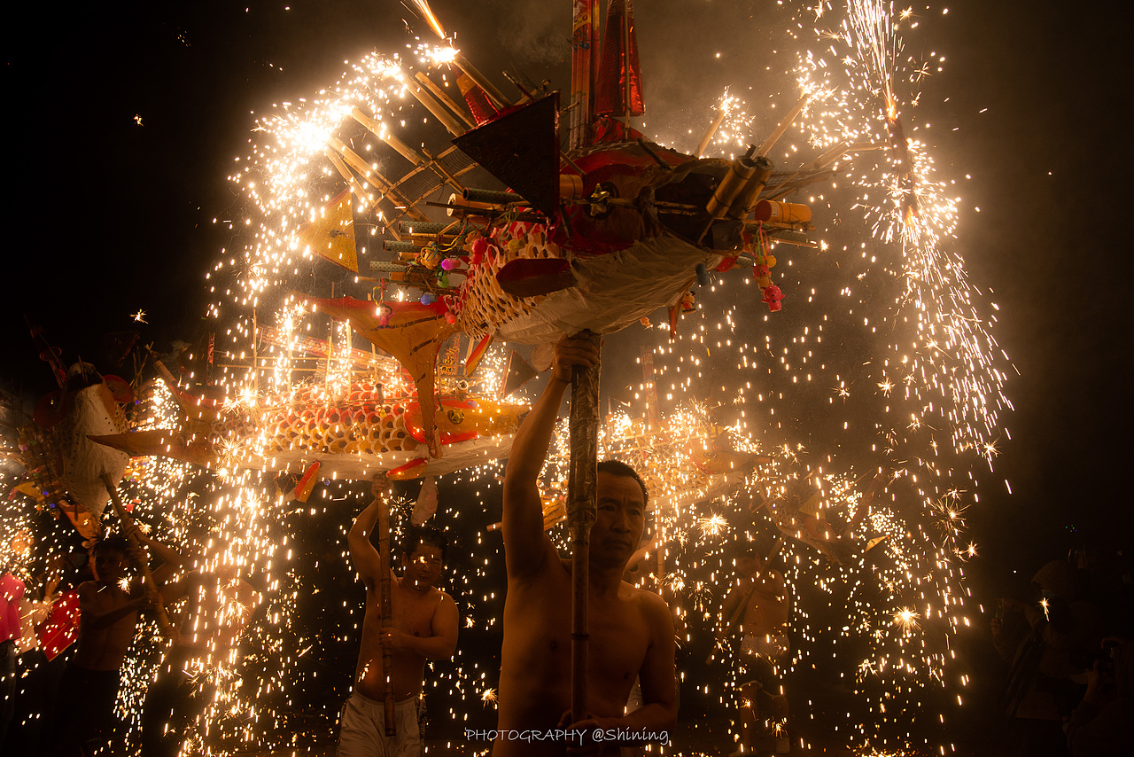 埔寨元宵烧火龙