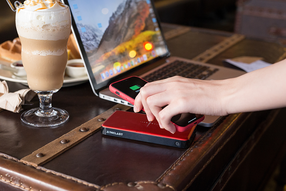 品牌案例丨台电W10 无线发射移动电源（图ZMTI1MTQ2NDA4） - 产品摄影 - 站酷设计师白底图原创素材 - 站酷ZCOOL