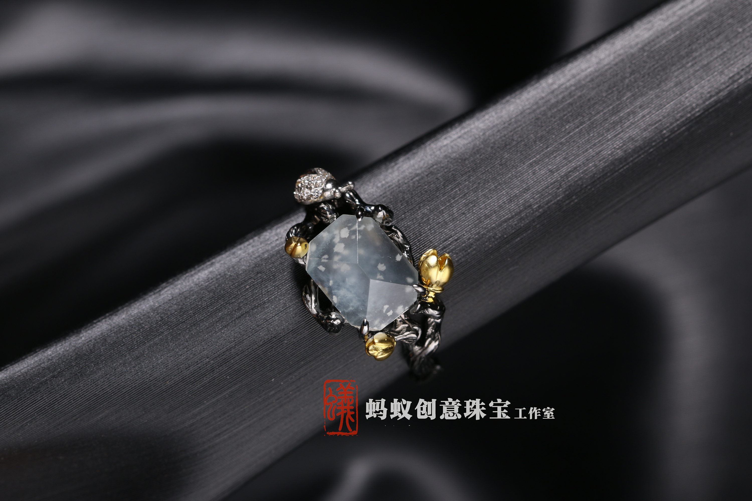 蚂蚁原创设计| 18k金镶嵌翡翠黑金戒指|手工艺|首饰设计|蚂蚁珠宝