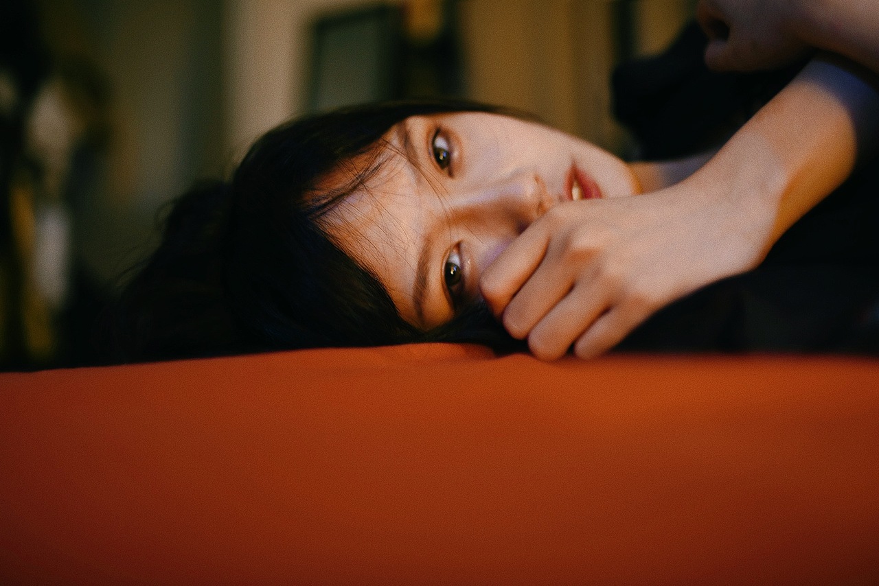 想借你心头的月亮乘进一片浪漫