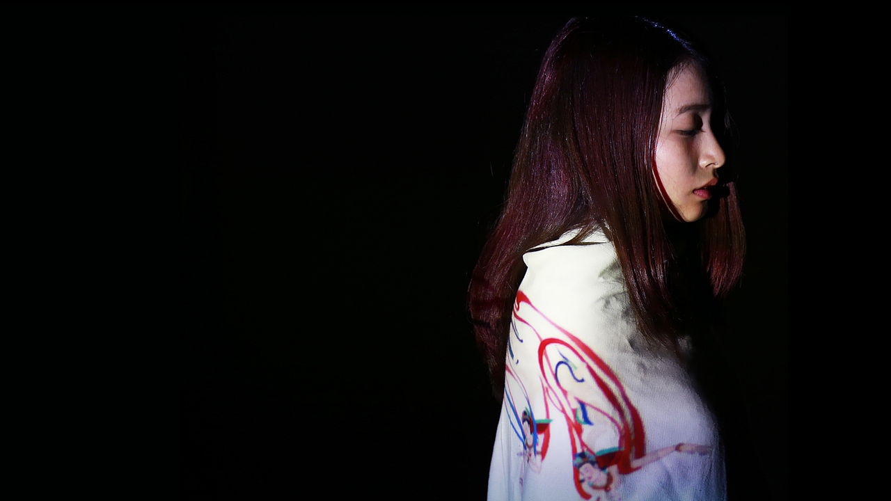 敦煌莫高窟/模特/马伊云/莫高窟的飞天与石壁