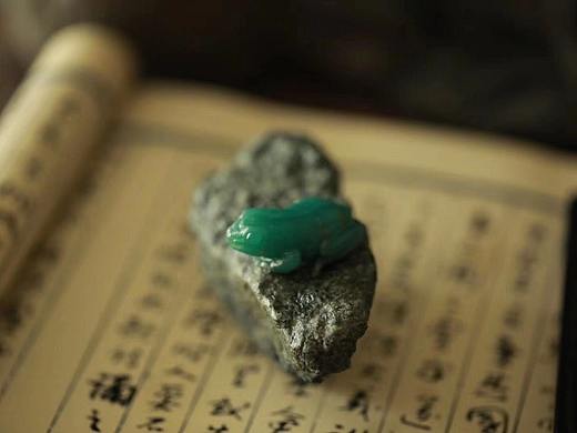 秋坞居树蛙青蛙石雕作品