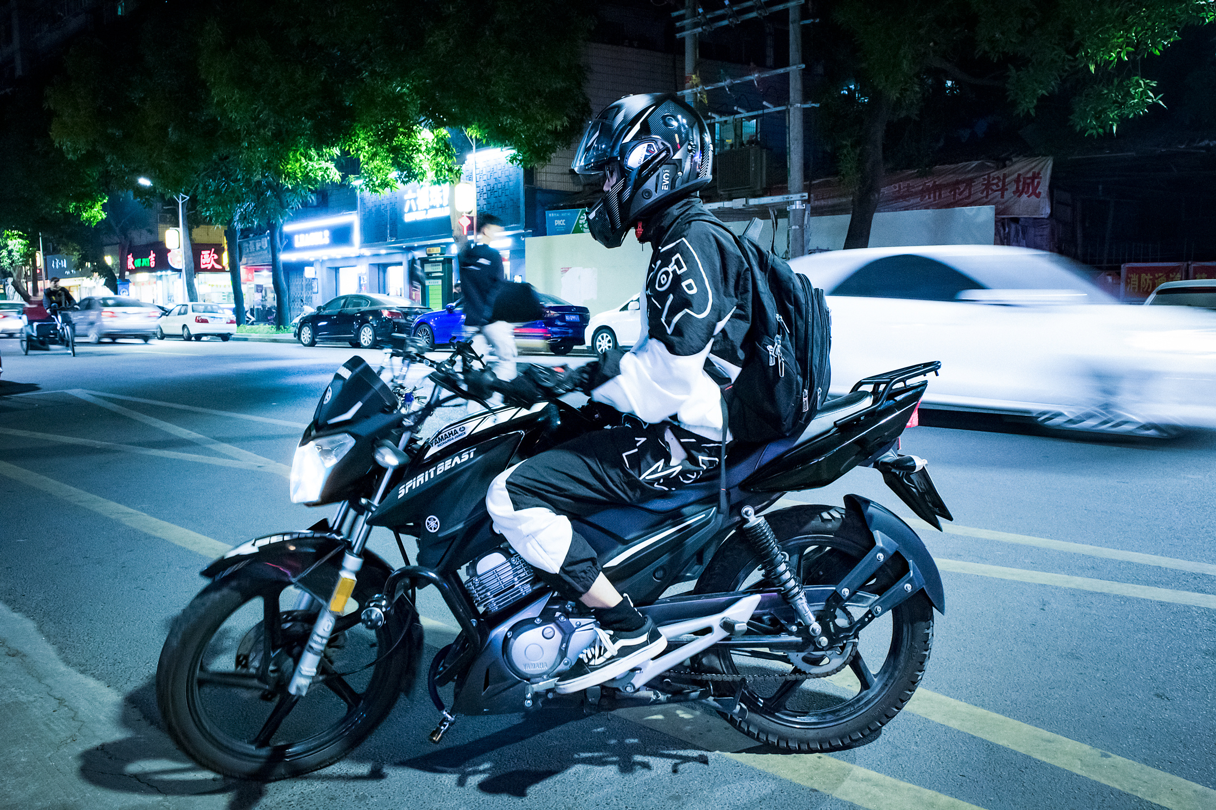 我是一个没有感情的摩托车司机