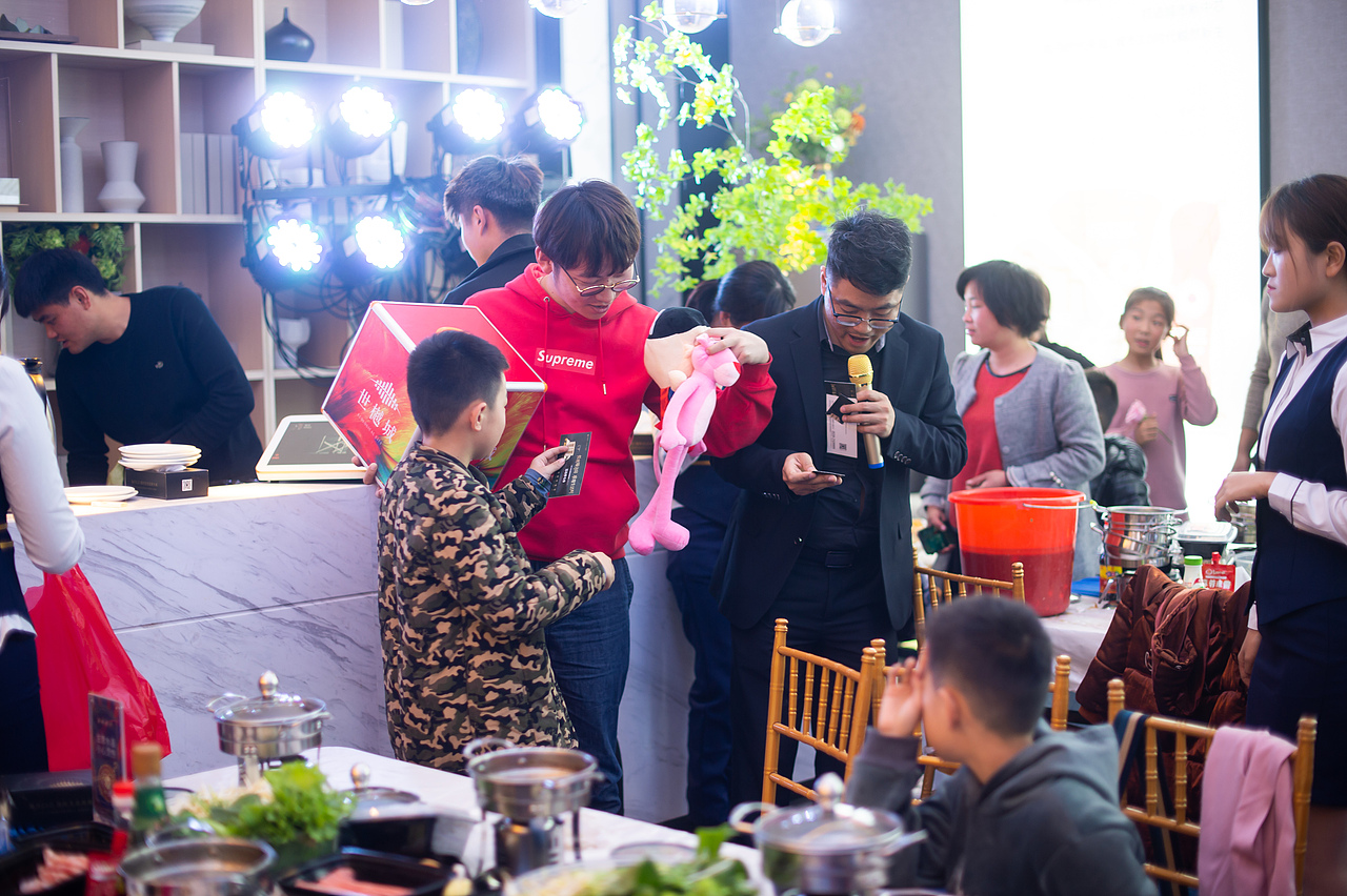 客户答谢暖场火锅宴（融创世樾城）（图ZMTkwNjA5NzE2） - 人文/纪实摄影 - 站酷设计师放狼的小羊原创素材 - 站酷ZCOOL