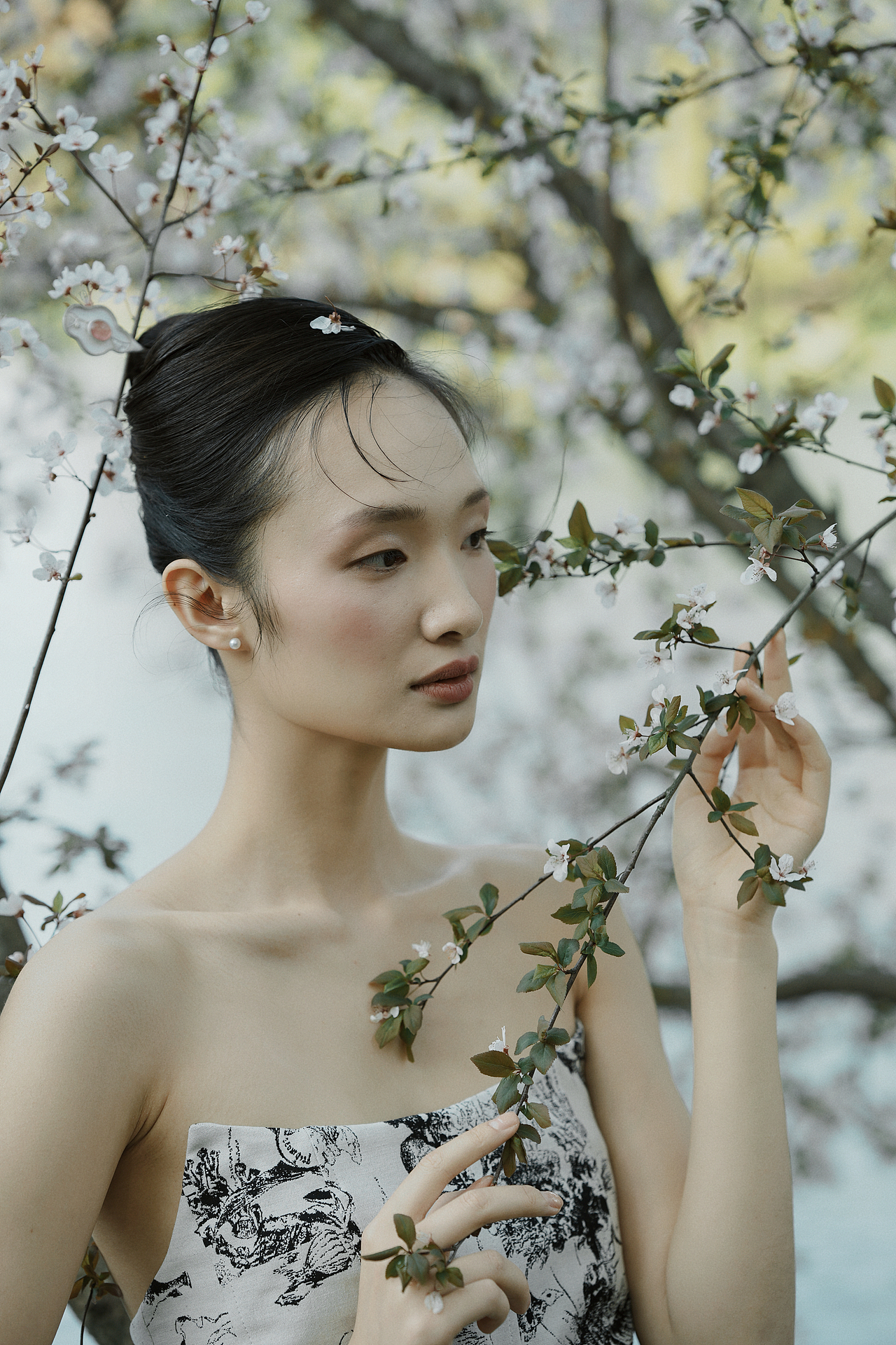 苗族少女（图ZMzM0NTUxNTAw） - 人像摄影 - 站酷设计师挚雅Chara原创素材 - 站酷ZCOOL