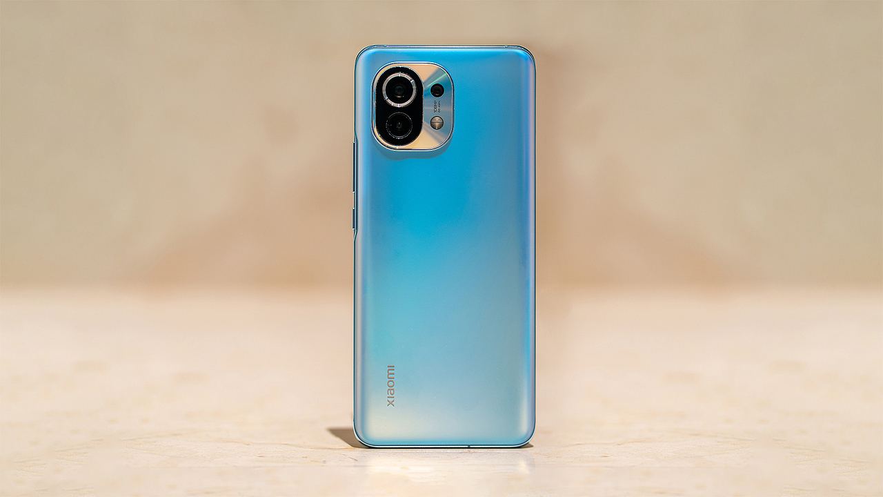 小米11蓝色静物拍摄