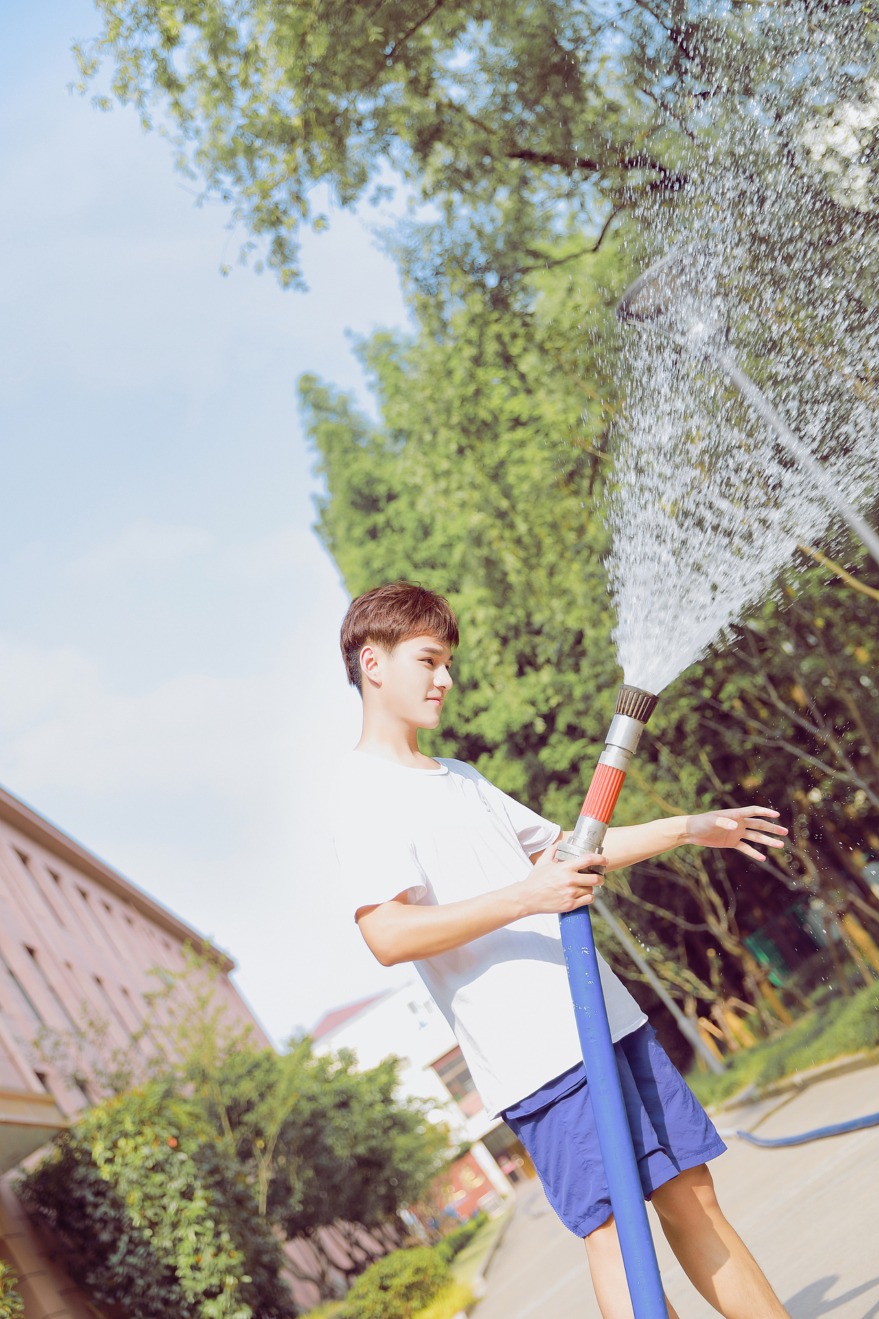 「阳光下的你」