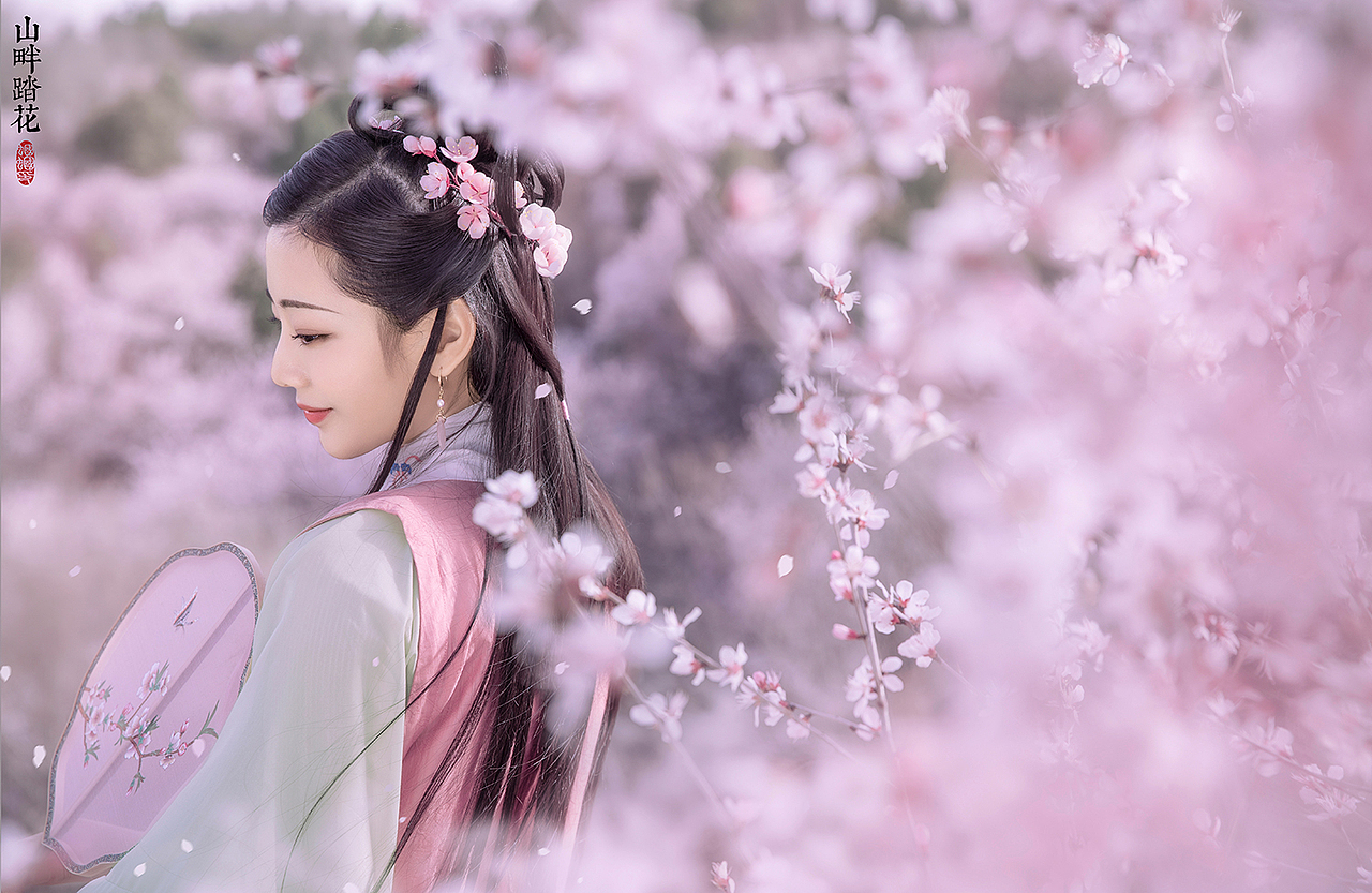 山畔踏花（图ZMjUzODE3NTgw） - 人像摄影 - 站酷设计师摄影师蝈蝈小姐原创素材 - 站酷ZCOOL