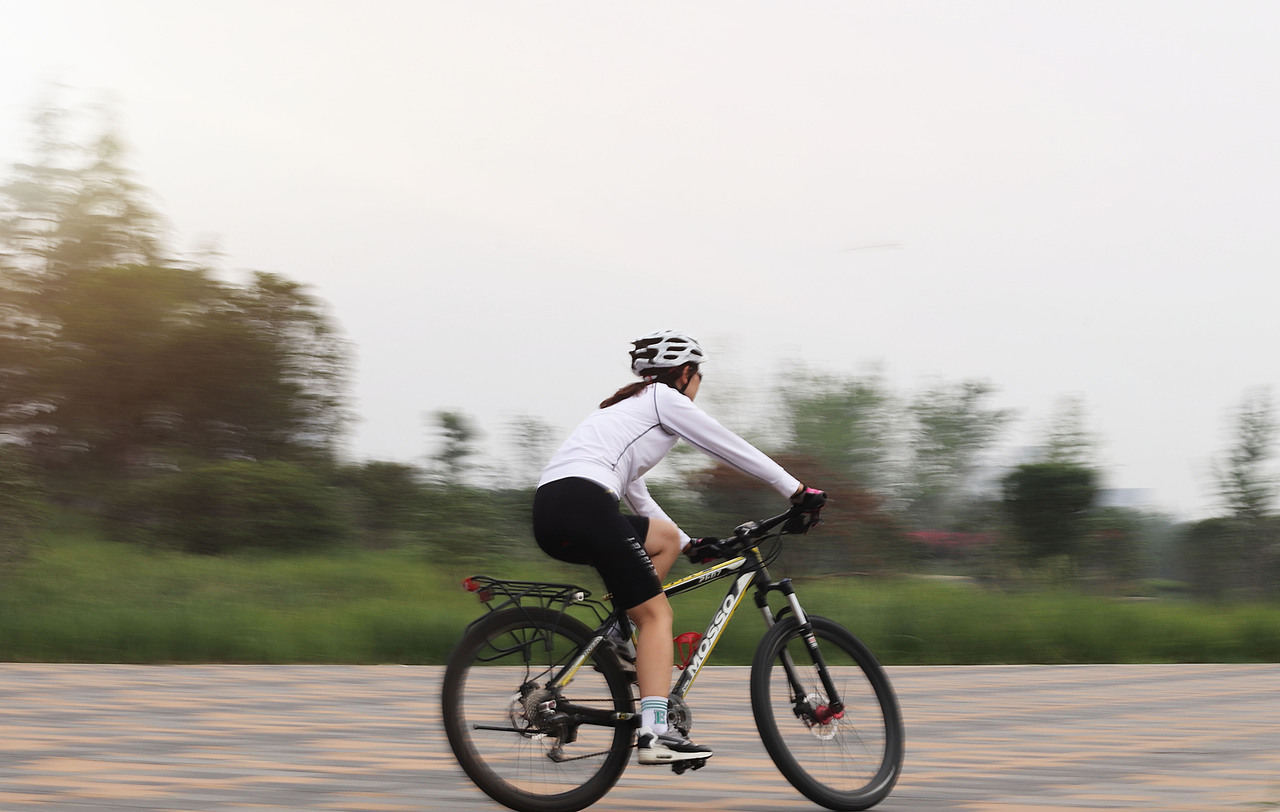 快乐骑行（图ZMTIwMzU5MTIw） - 人像摄影 - 站酷设计师薄荷味的笑原创素材 - 站酷ZCOOL