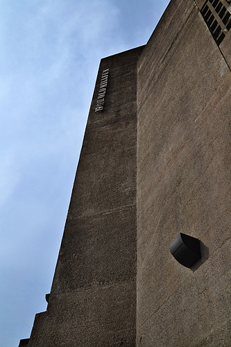 廓然而莹,了无余影。卓尔而存,岂有他痕。静非像也,彻见其源。
动顺缘也,萌发其根。用绵绵兮搅不浑。