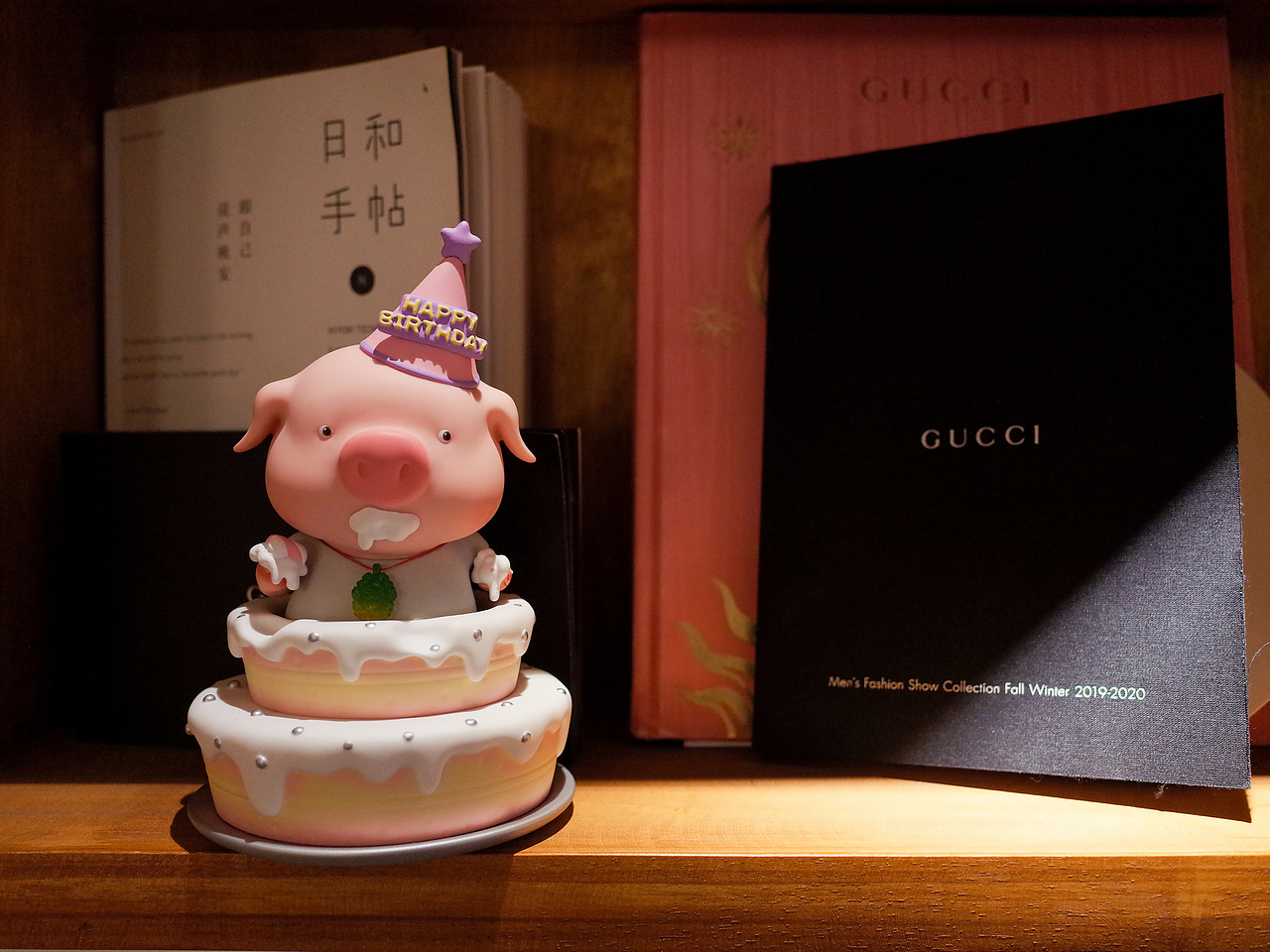 猪仔（Little Piggy）生日快乐（图ZMTgwMDIyMTU2） - 产品摄影 - 站酷设计师BoomBox潮玩原创素材 - 站酷ZCOOL