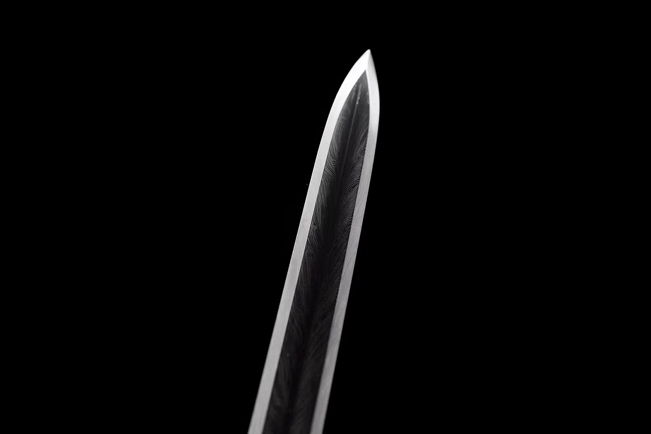 铜装鎏银 羽毛纹上研双手剑 全长108