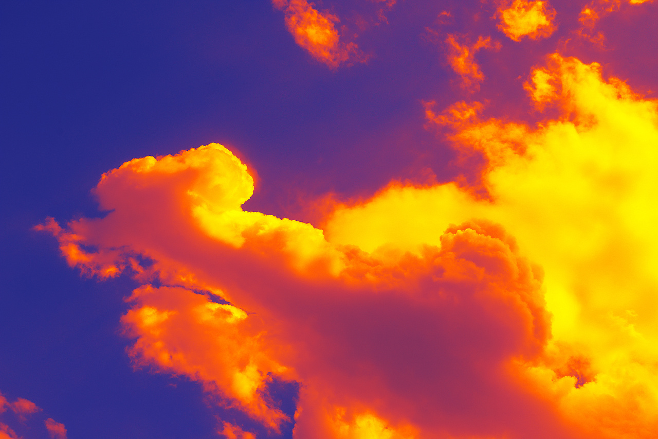 天空中奇幻的云朵