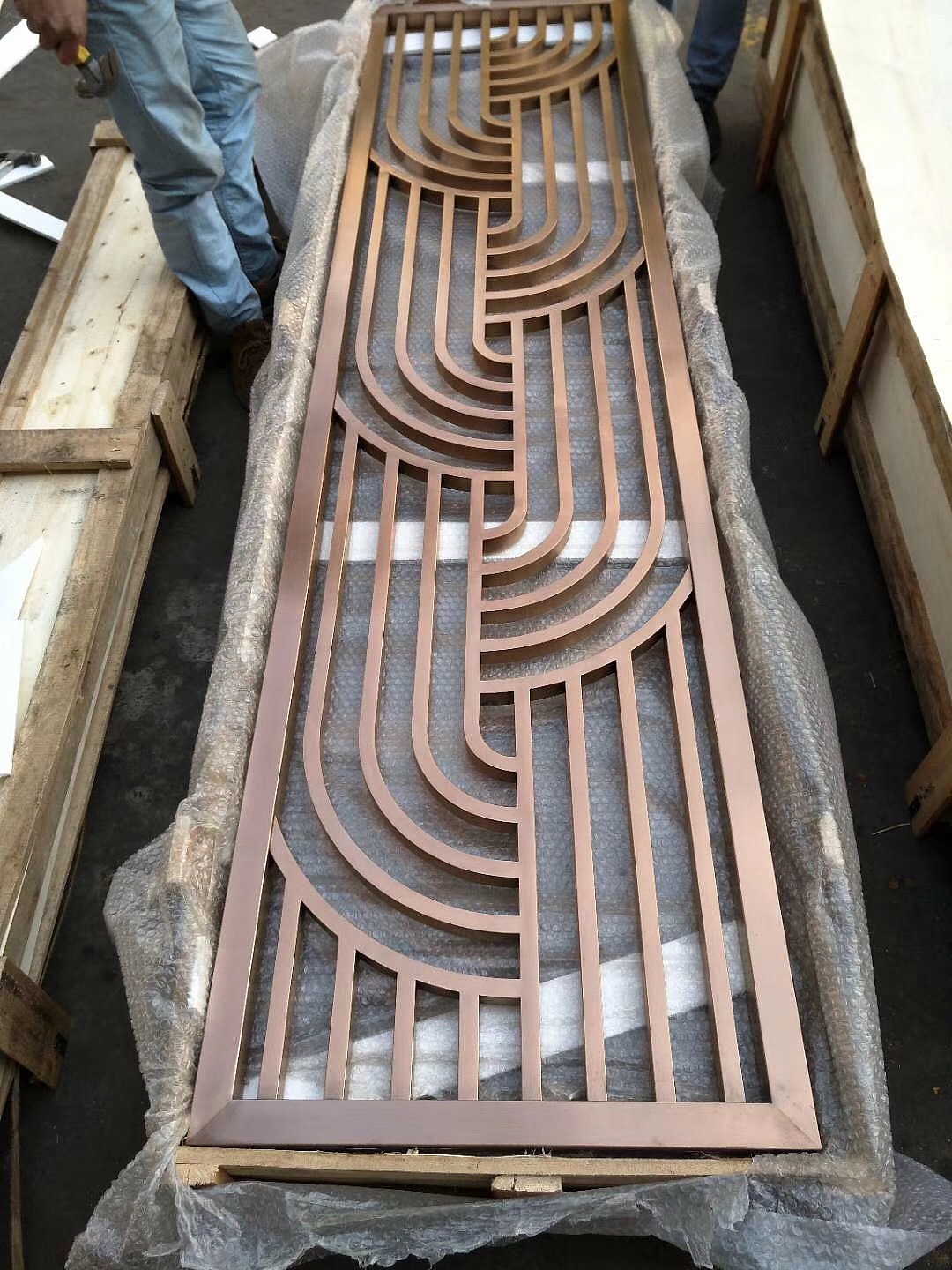 酒店不锈钢电镀古铜镂空花格屏风厂家（图ZMjU5NDU2ODEy） - 其他工业/产品 - 站酷设计师佛山市鑫盛鸿原创素材 - 站酷ZCOOL