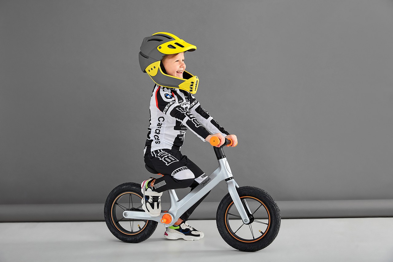 工业设计-儿童全盔-700kids