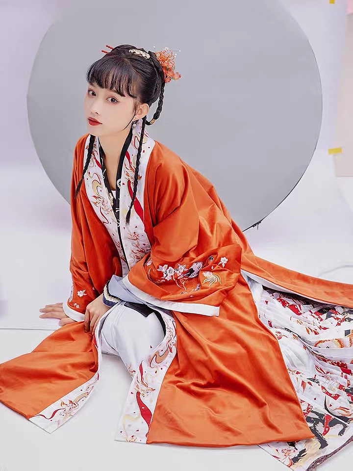 「汉服设计」去年出款的汉服设计稿