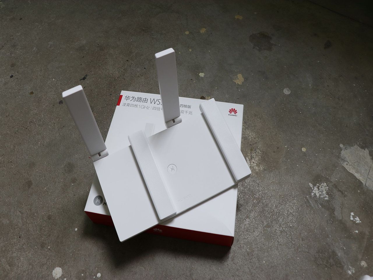 HUAWEI华为 WS5200增强版 双千兆路由器拍摄（图ZMTYzNTIzNjAw） - 产品摄影 - 站酷设计师南聒先生原创素材 - 站酷ZCOOL