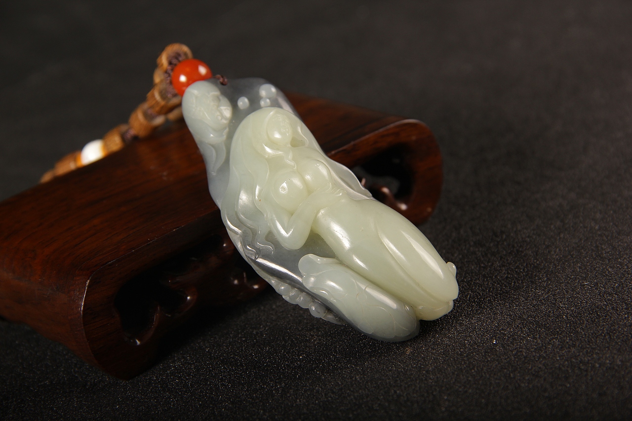 新疆和田玉青花籽料出水芙蓉挂件图（图ZMTUwNjA5ODYw） - 产品摄影 - 站酷设计师京东载玉而归原创素材 - 站酷ZCOOL