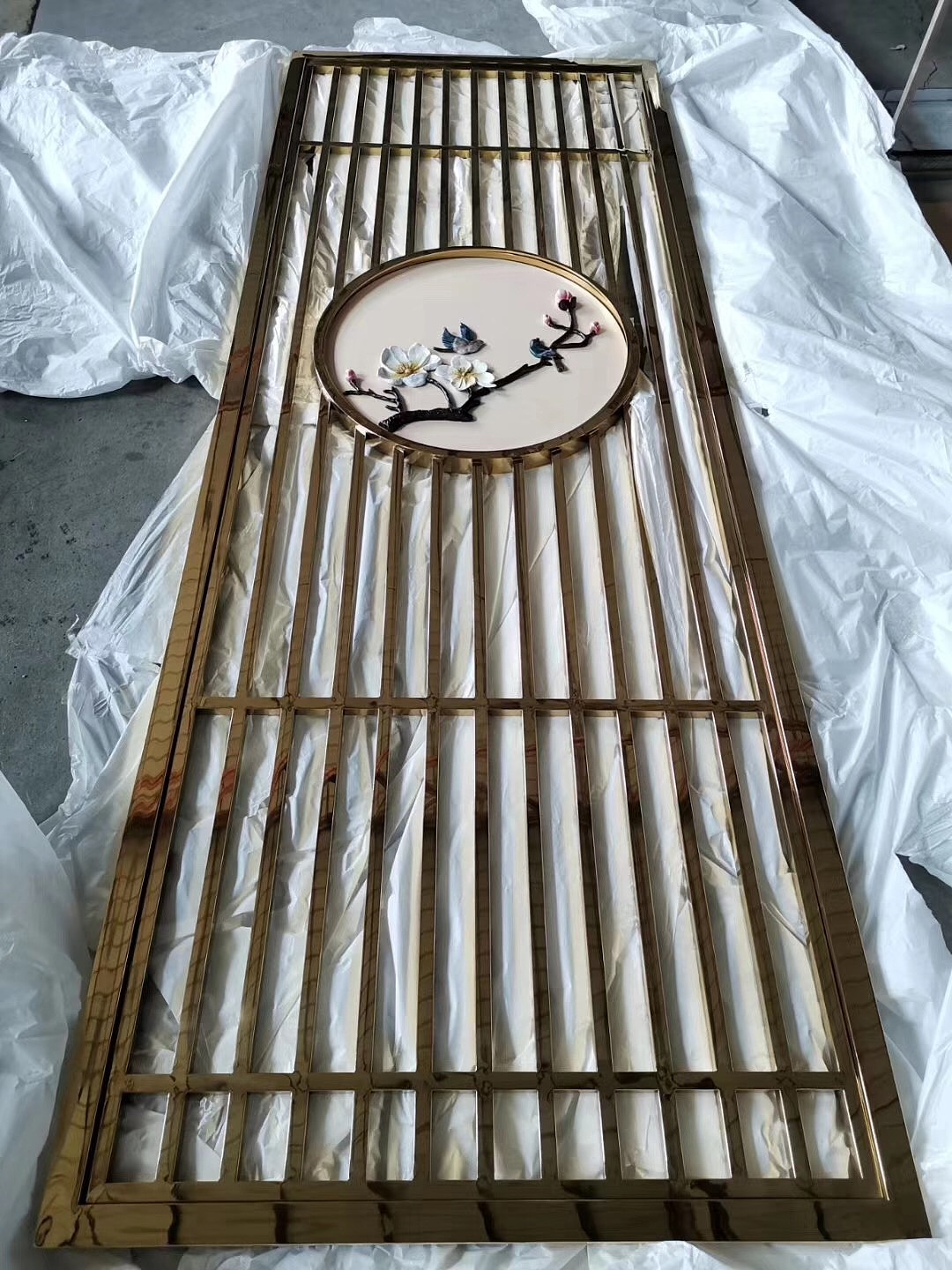 酒店 镜面不锈钢镂空屏风隔断厂家供应