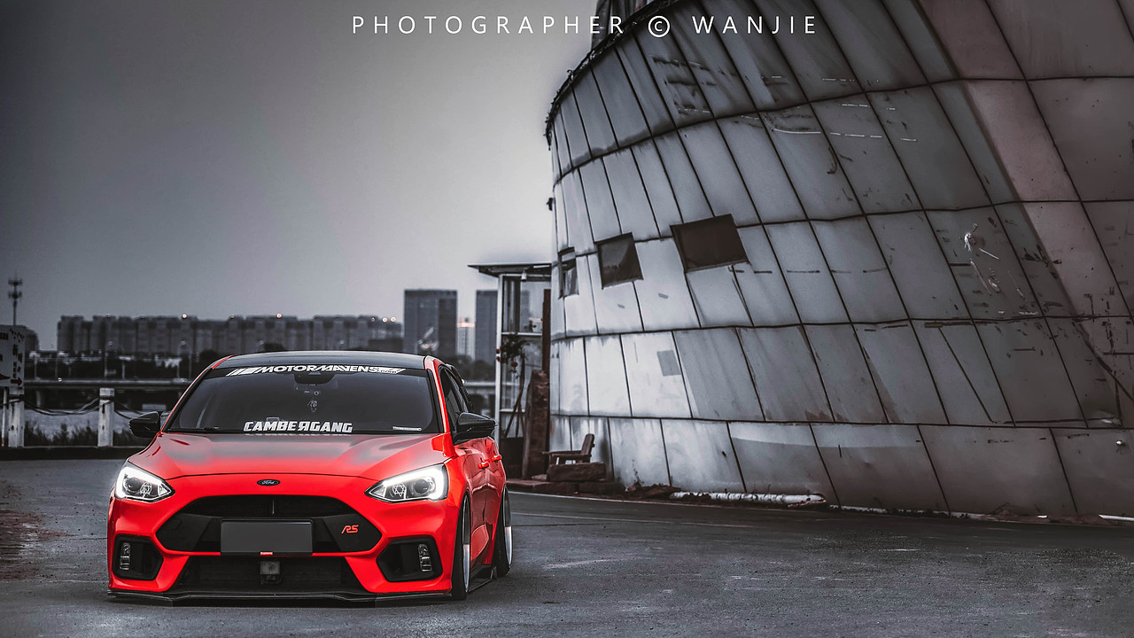 姿态贴地飞行福克斯