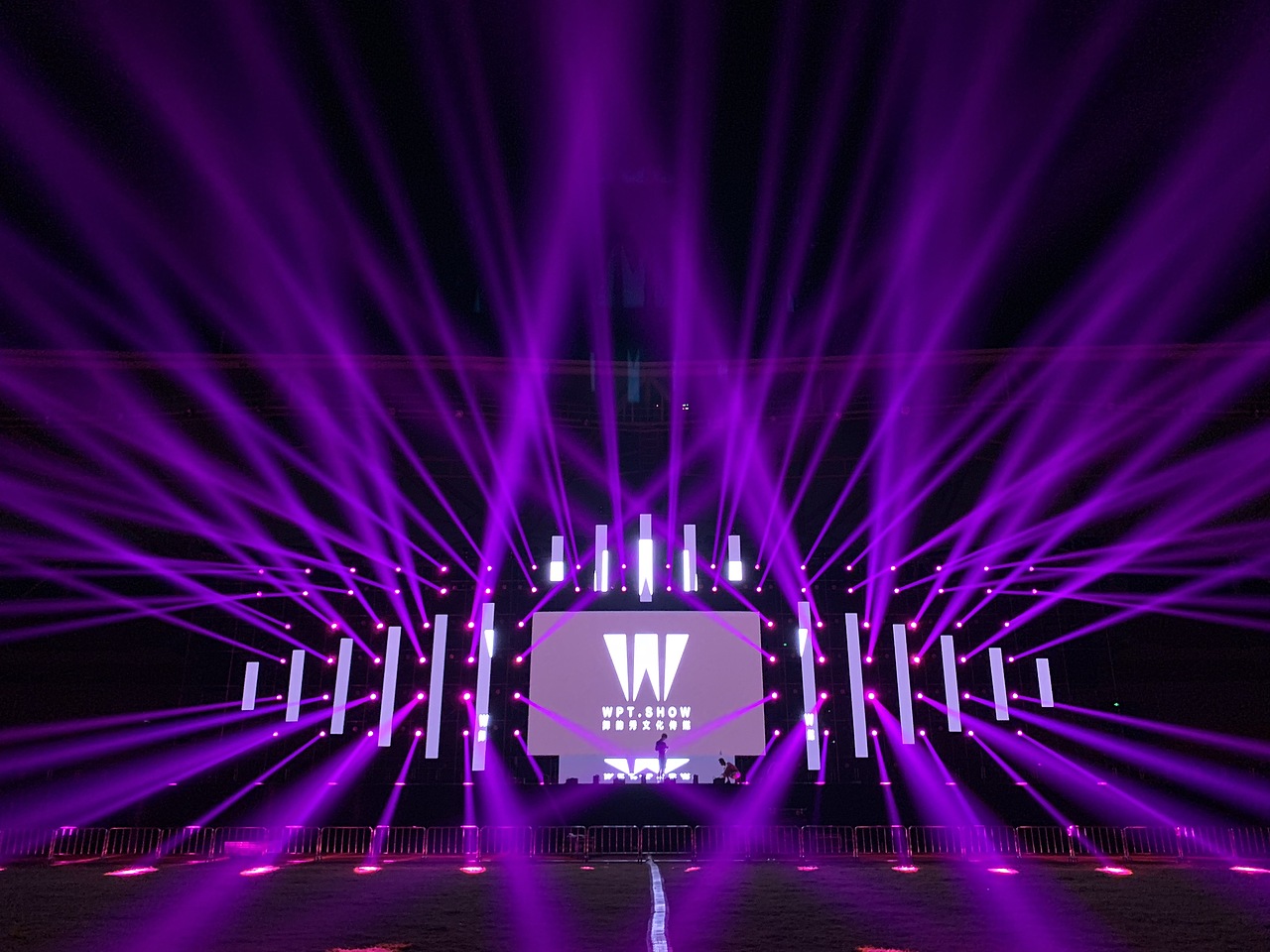 电音节现场调试