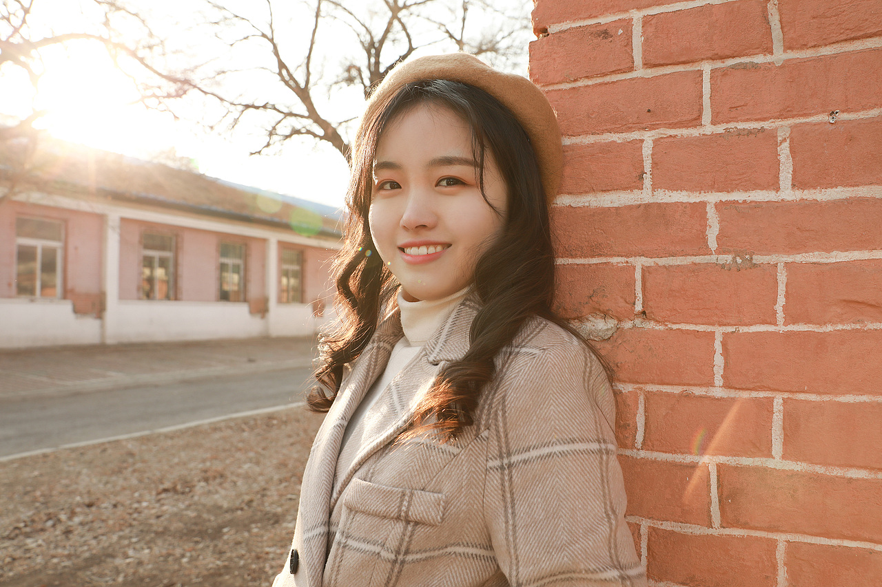 秋季校园少女冬日暖阳