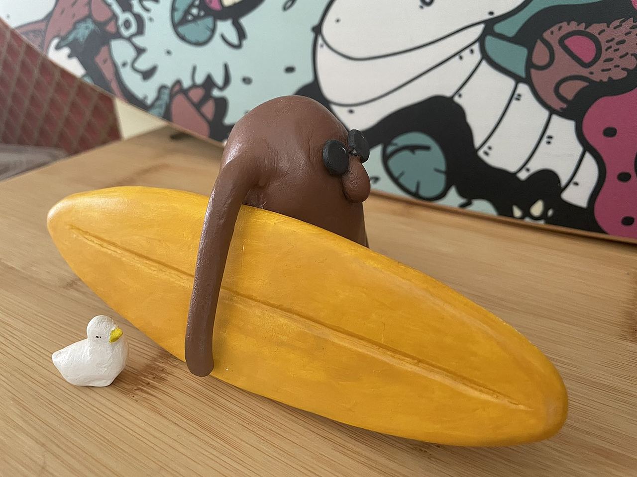 冲浪的巧克力大叔