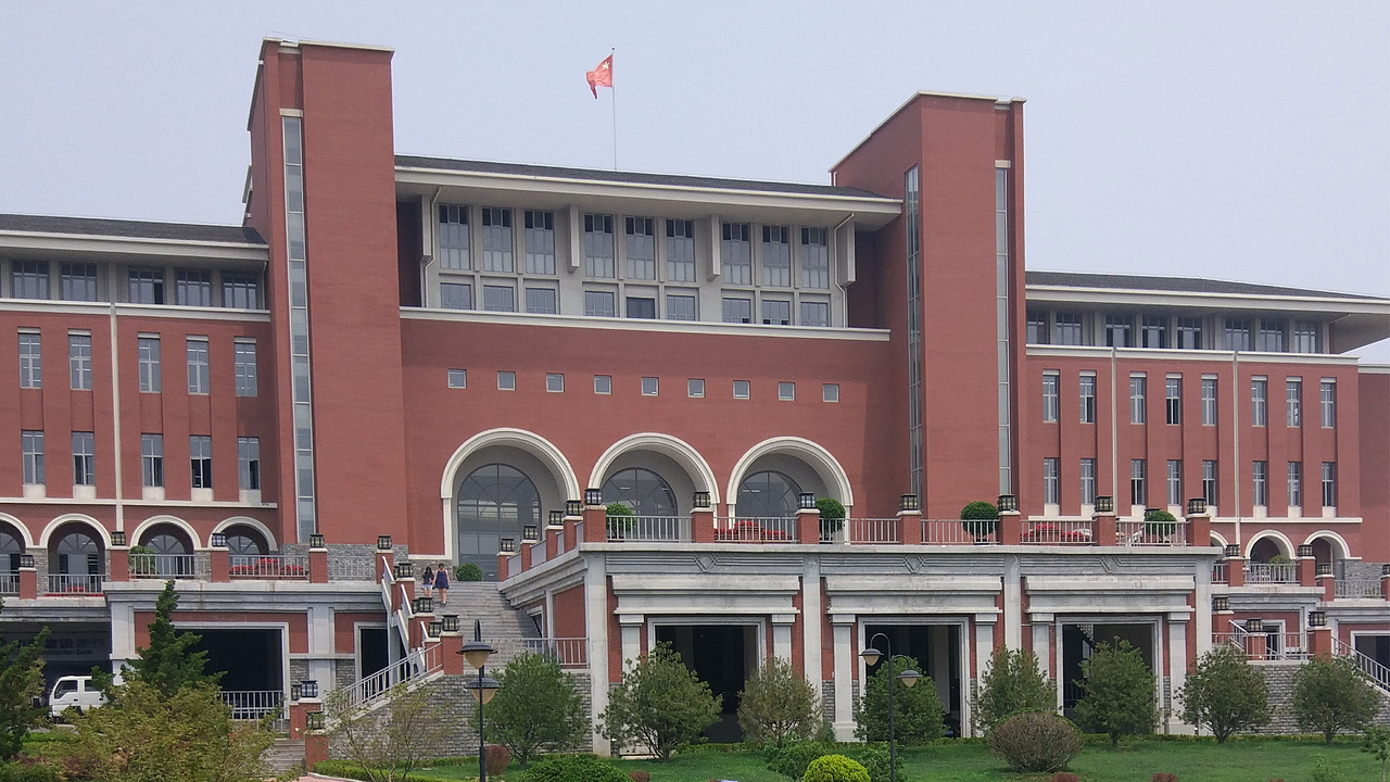 母校吉祥物设计（大连艺术学院）（图ZNTMzNDUwMDg=） - IP形象 - 站酷设计师佛系巍原创素材 - 站酷ZCOOL