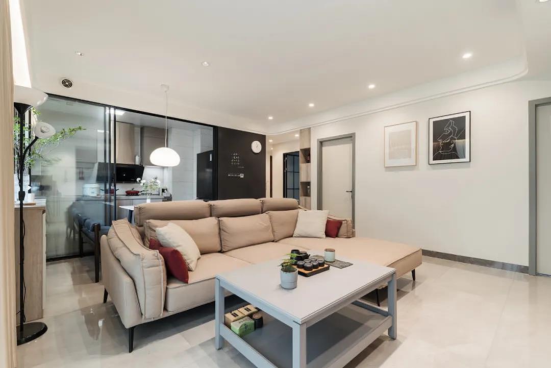 109㎡现代简约风格新房装修,阳台纳入客厅